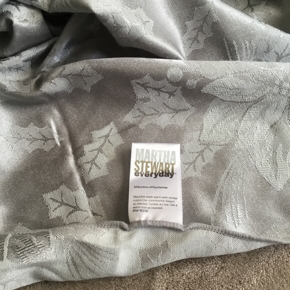 Martha Stewart Christmas Round Tablecloth Silver Damask Poinsettia & Holly 70' D - Picture 5 of 6